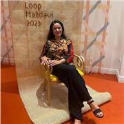 Amante ed esperta di lingue straniere, impartisce lezioni e ripetizioni in inglese, francese e tedesco